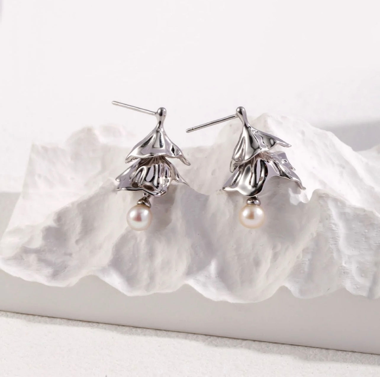 Festive Twirl Skirt Christmas Tree Earrings（2 colors）