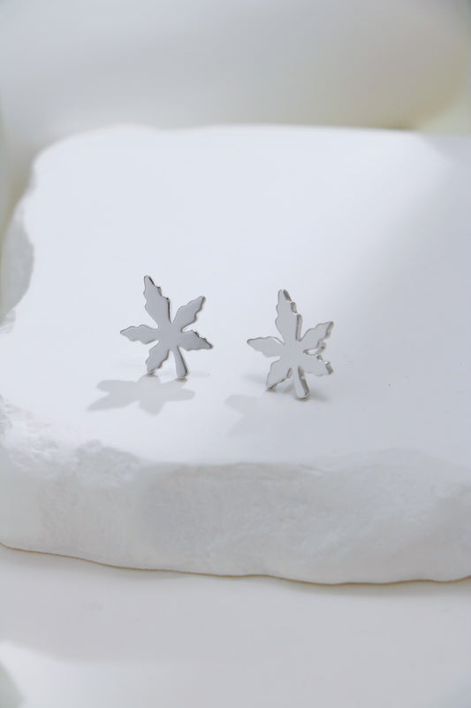 S925 Silver Maple Leaf Stud Earrings（Platinum）