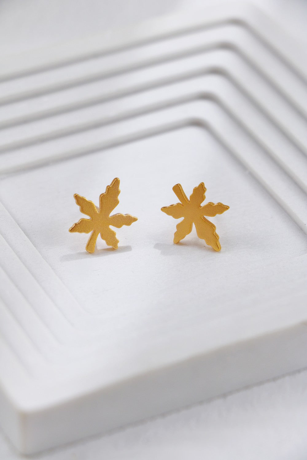 S925 Silver Maple Leaf Stud Earrings（Vintage Gold）