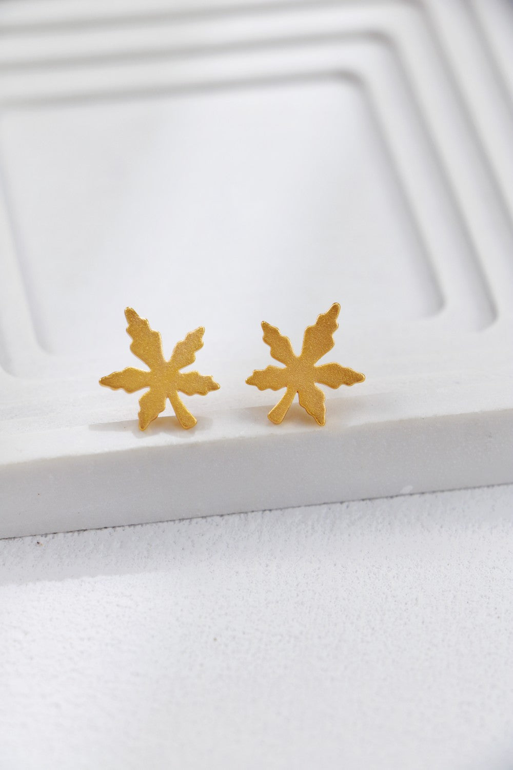 S925 Silver Maple Leaf Stud Earrings（Vintage Gold）